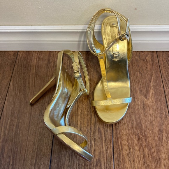 🌸 BCBG gold t strap heels - Picture 2 of 10